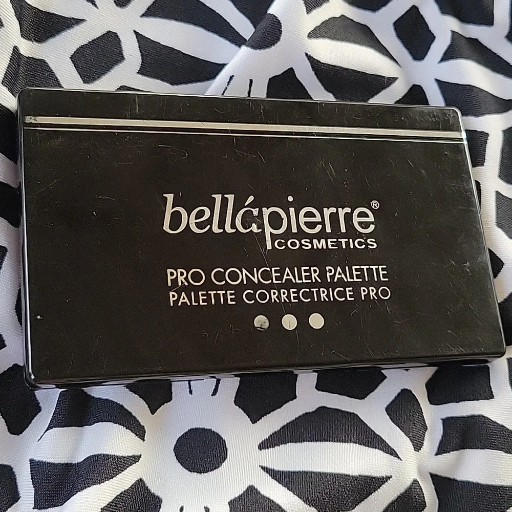 😊 BELLA PIERRE CONCEALER PALETTE